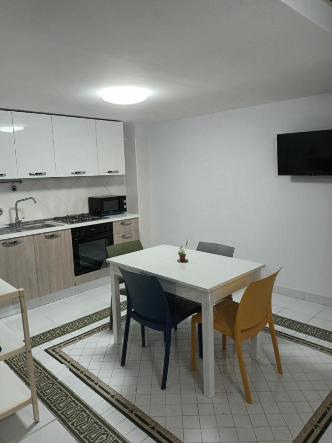 Liz House Toledo Apartment เนเปิลส์ ภายนอก รูปภาพ